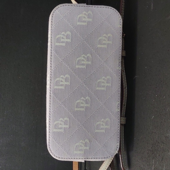 SLIGHTLY USED DOONEY & BOURKE SUKI CROSSBODY LILAC HAS STAIN - Picture 8 of 10